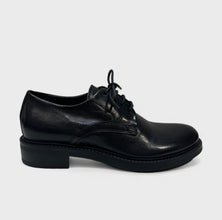 Hundred scarpa allacciata