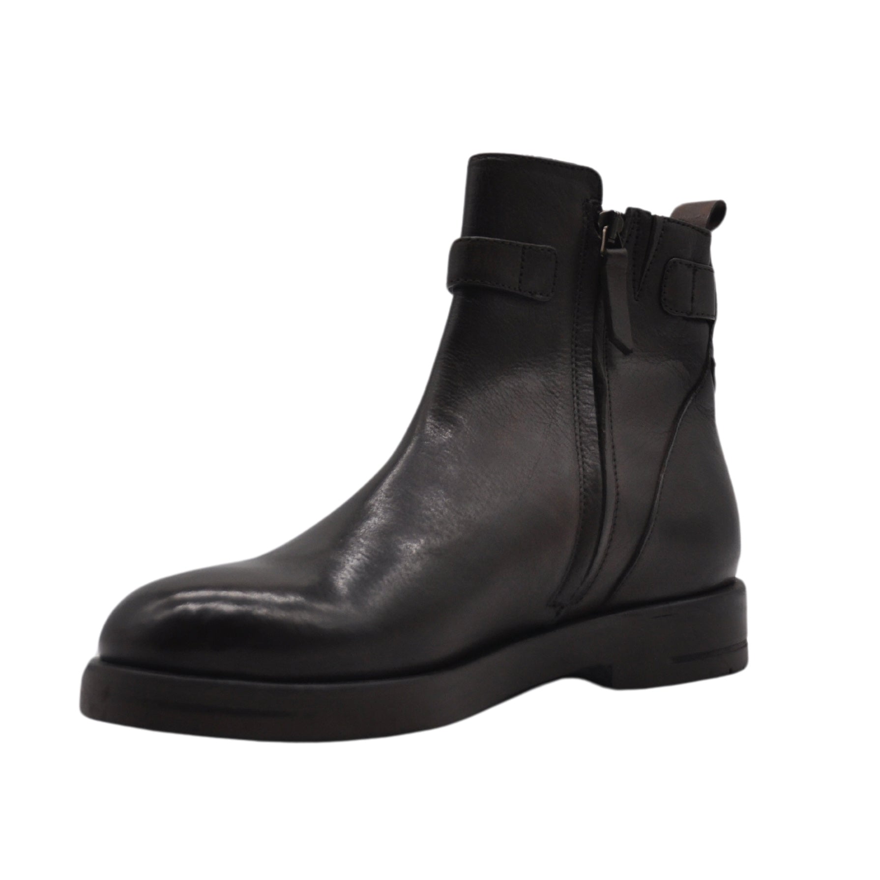 Stivaletto testa di moro con fibbia