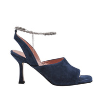 Sandalo in camoscio e cinturino gioiello