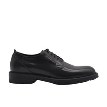 Scarpa stringata liscia