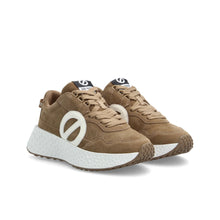 SNEAKERS  NO NAME