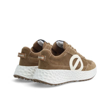 SNEAKERS  NO NAME