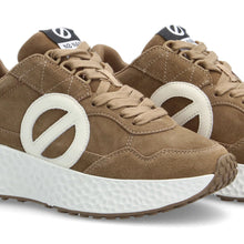 SNEAKERS  NO NAME